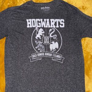 Unisex Harry Potter Hogwarts Crest Graphic T-Shirt Gray Size 2XL Short Sleeve T